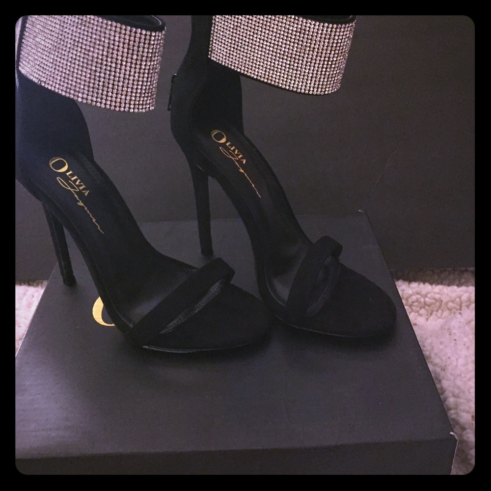 NEW🔥Jeweled Pumps💥